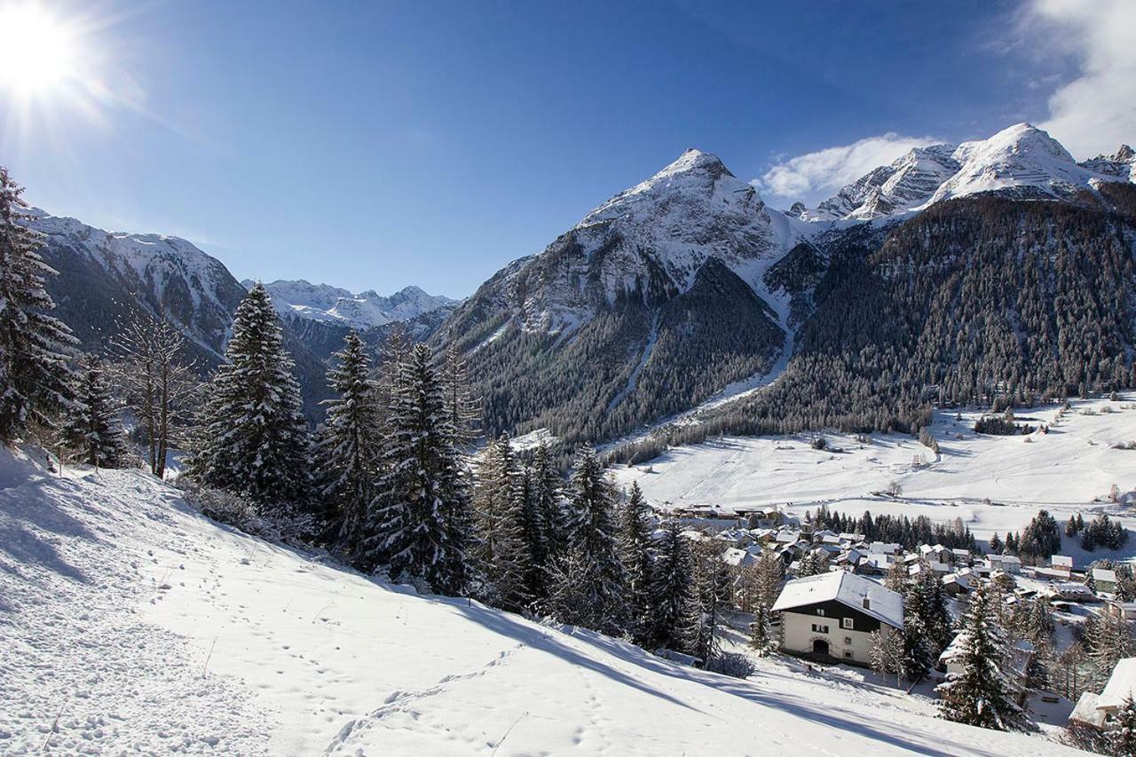 Chesa Dominium Lägenhet Bergün Exteriör bild