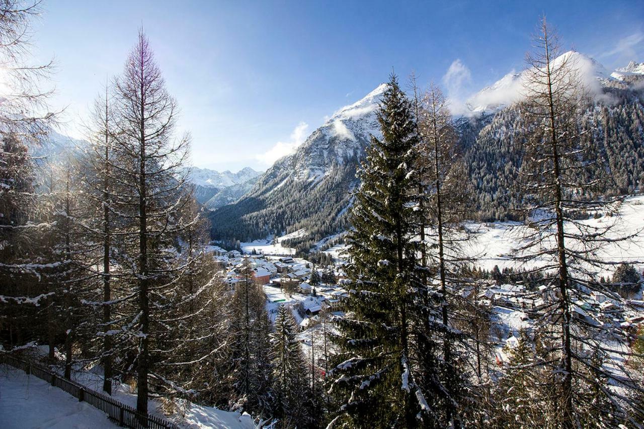 Chesa Dominium Lägenhet Bergün Exteriör bild
